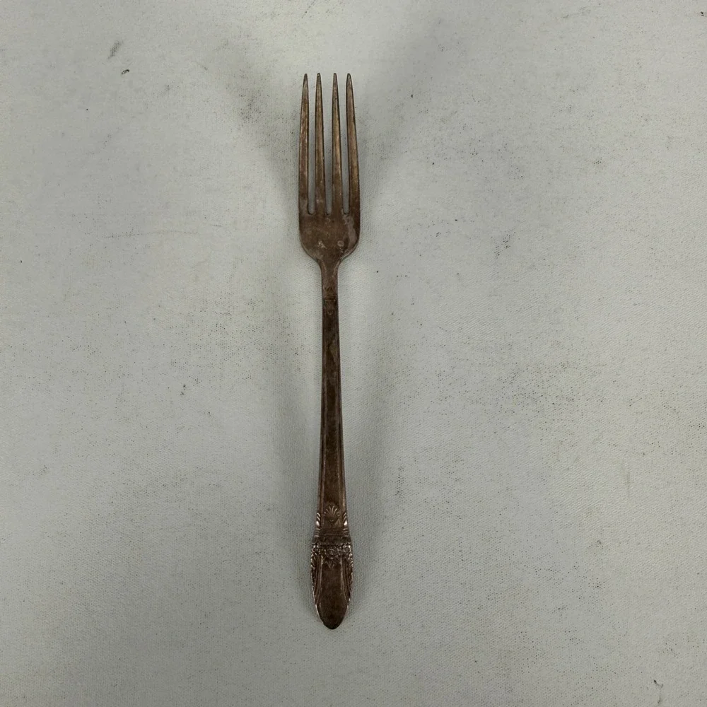 1847 Rogers Bros FIRST LOVE (IS) Silverplate Fork 6 1/4